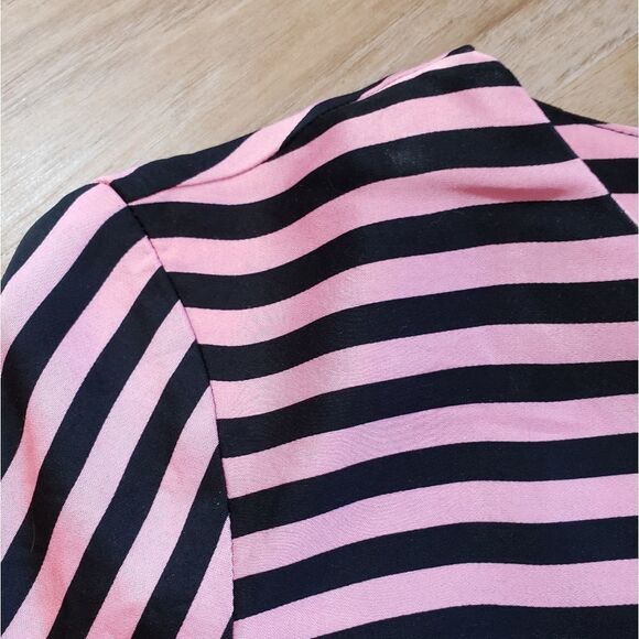🔺️H&M Pink & Black Striped Asymmetric Hemline Rayon Blouse Size 2 - Picture 5 of 13